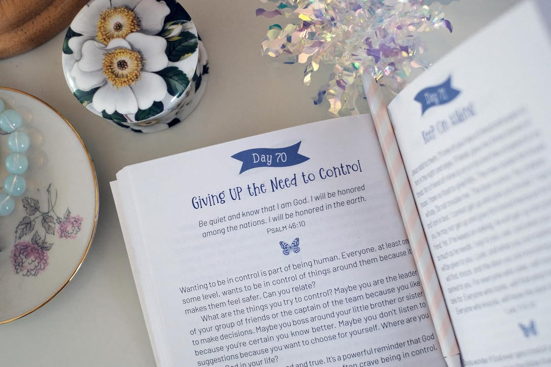 Daily Devotions and Prayers for Courageous Girls