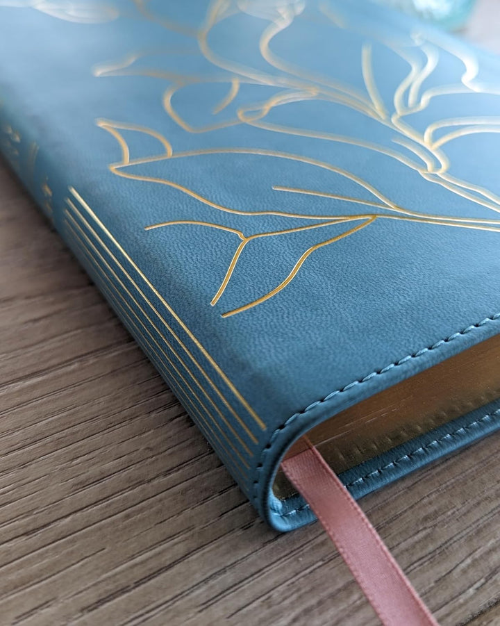 NLT Student Bible, Thinline Reference, Filament Enabled (LeatherLike, Tropical Iris Teal Blue, Indexed, Red Letter) by New Living Translation (Author), Tyndale (Creator)