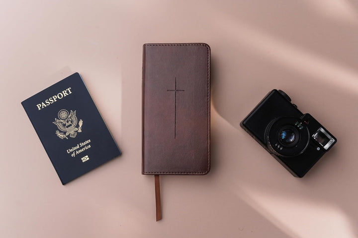 NLT Pocket Thinline Bible, Filament Enabled (LeatherLike, Brown Cross, Red Letter)