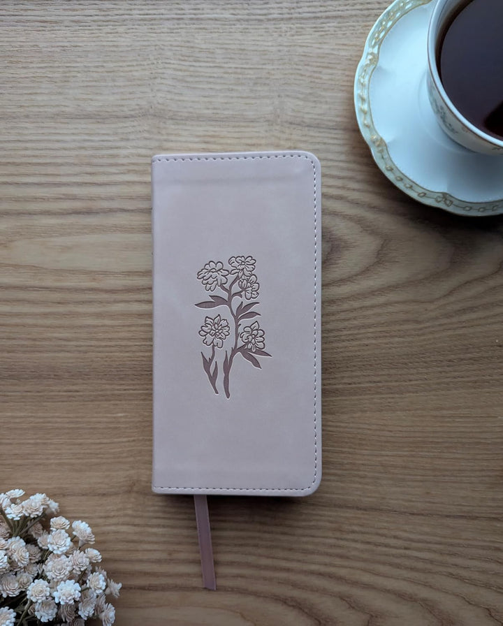 NLT Pocket Thinline Bible, Filament Enabled (LeatherLike, Blush Pink Flowers, Red Letter)
