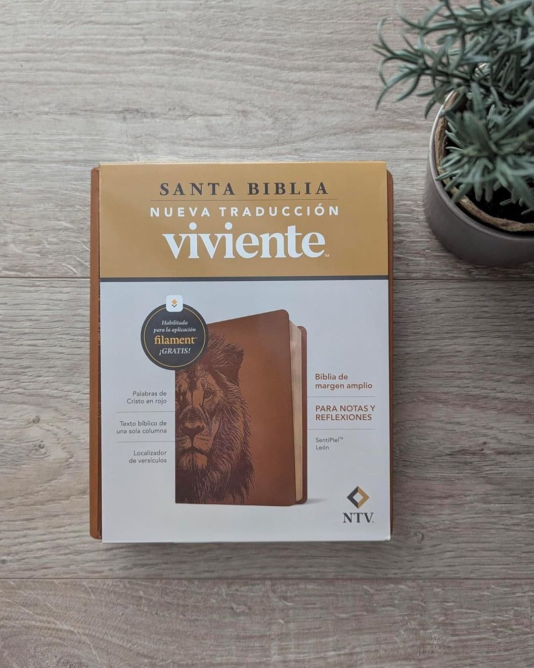 Biblia de Margen Amplio NTV Con Filament Sentipiel, León, Índice, Letra Roja