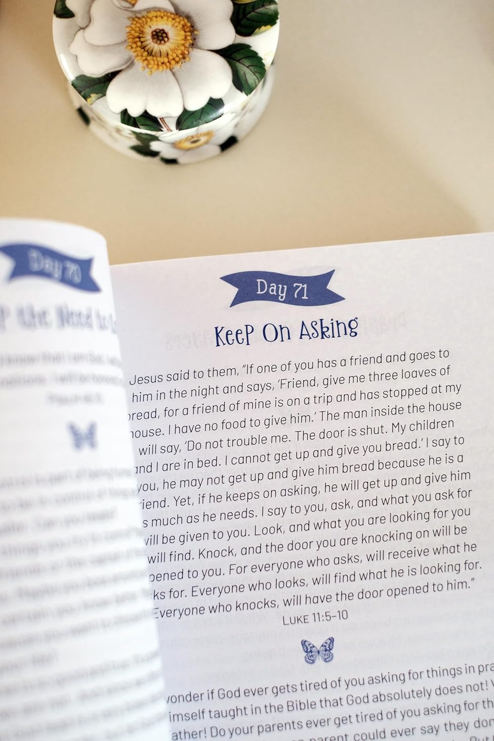 Daily Devotions and Prayers for Courageous Girls