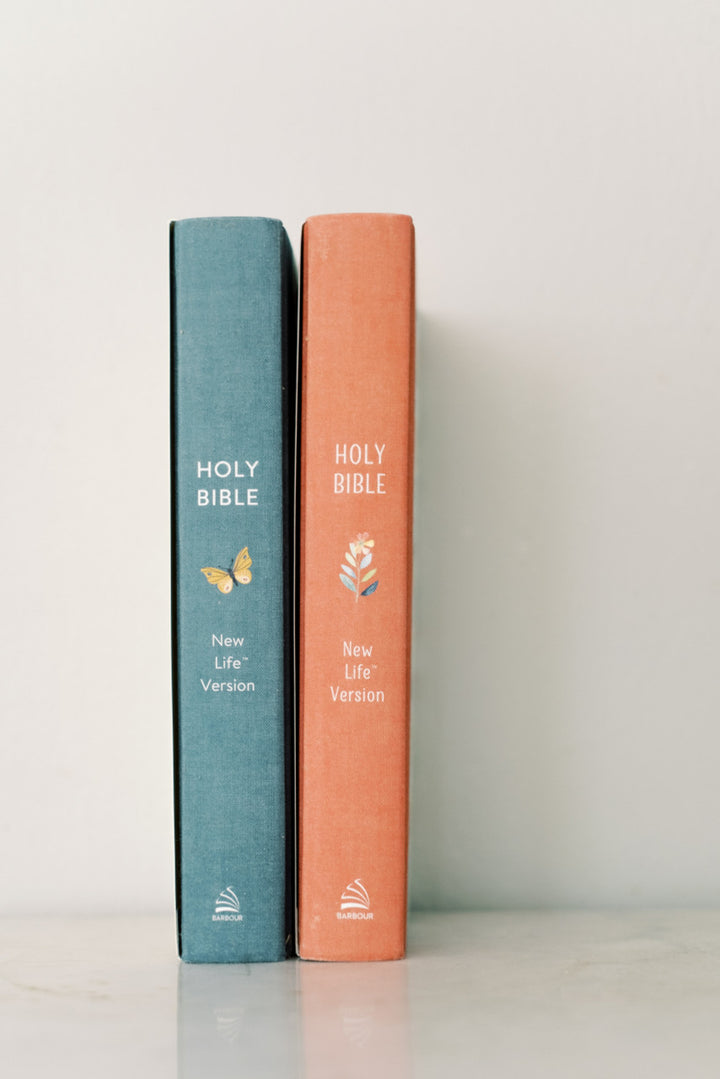 Beautiful Wisdom [Bronze Botanicals]: The Refreshingly Approachable New Life Version of the Bible Hardcover