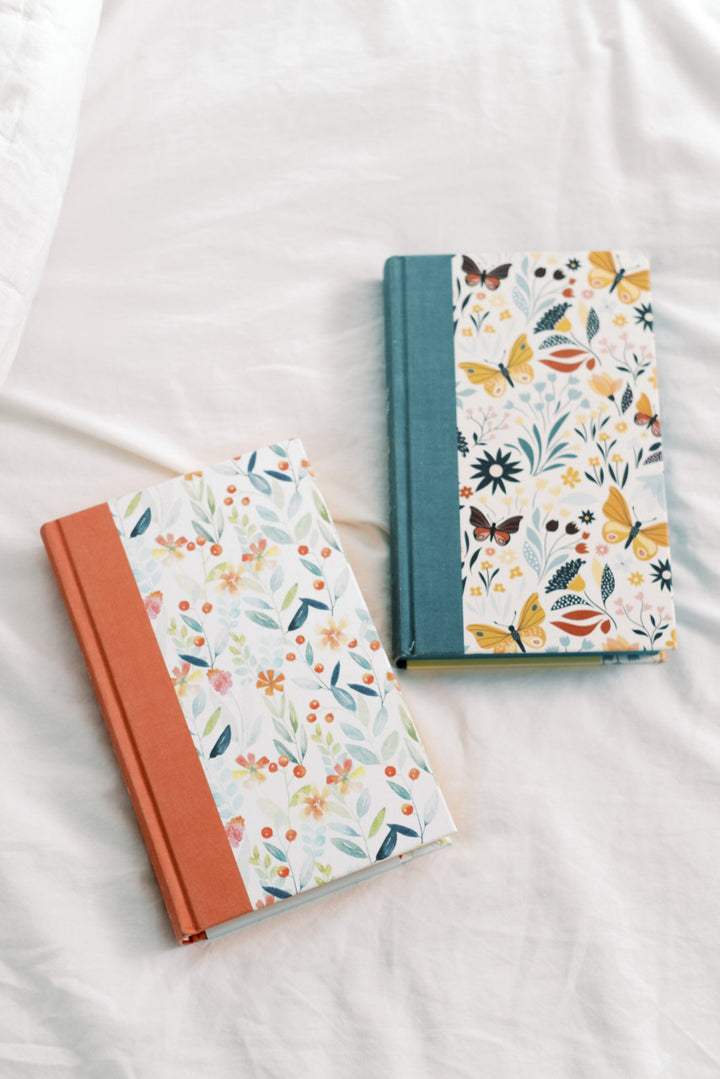 Beautiful Wisdom [Bronze Botanicals]: The Refreshingly Approachable New Life Version of the Bible Hardcover