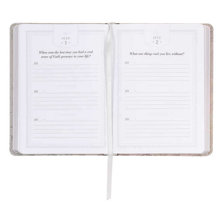 Q&amp;A a Day: 3-Year Journal for Christian Women