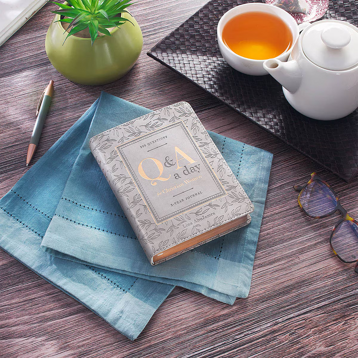 Q&amp;A a Day: 3-Year Journal for Christian Women