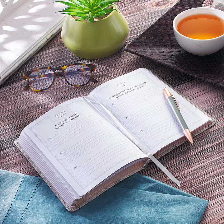 Q&amp;A a Day: 3-Year Journal for Christian Women